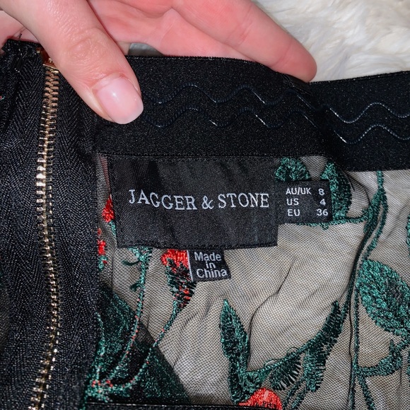 Mesh Rose Patterned Crop - Picture 6 of 6